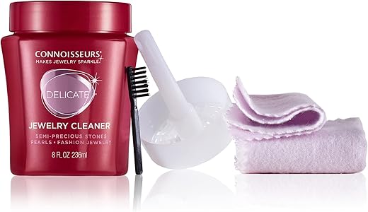 How to Keep Your Platinum Engagement Ring Sparkling Clean 1 How to Keep Your Platinum Engagement Ring Sparkling Clean
